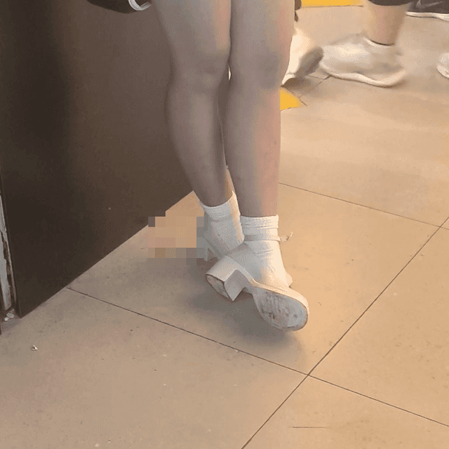 Cosplay girl in white socks and chunky heels candid crushing 3