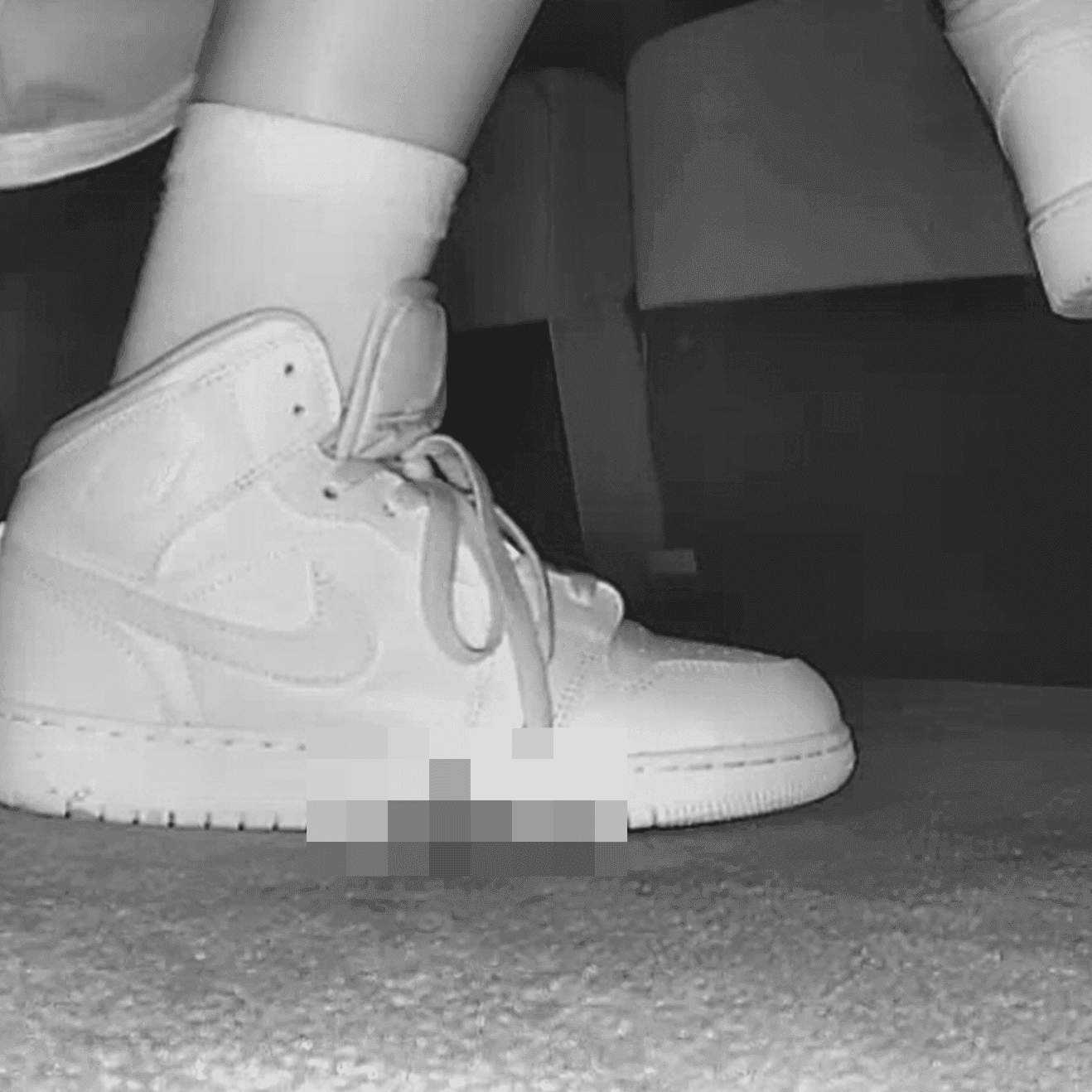 Woman at the cinema with white high-top Nike Air Jordan sneakers candid crushing thumb 4