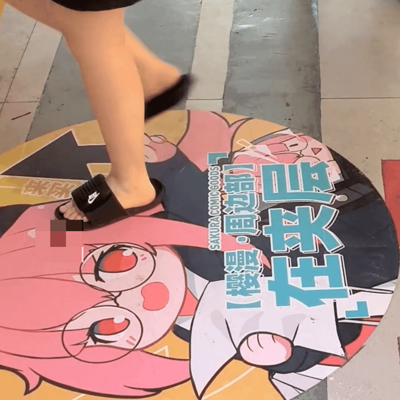 Anime convention passing women wearing various types of shoes candid crushing thumb 4