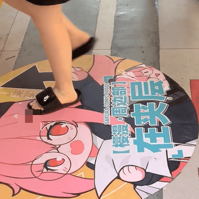 Anime convention passing women wearing various types of shoes candid crushing 4