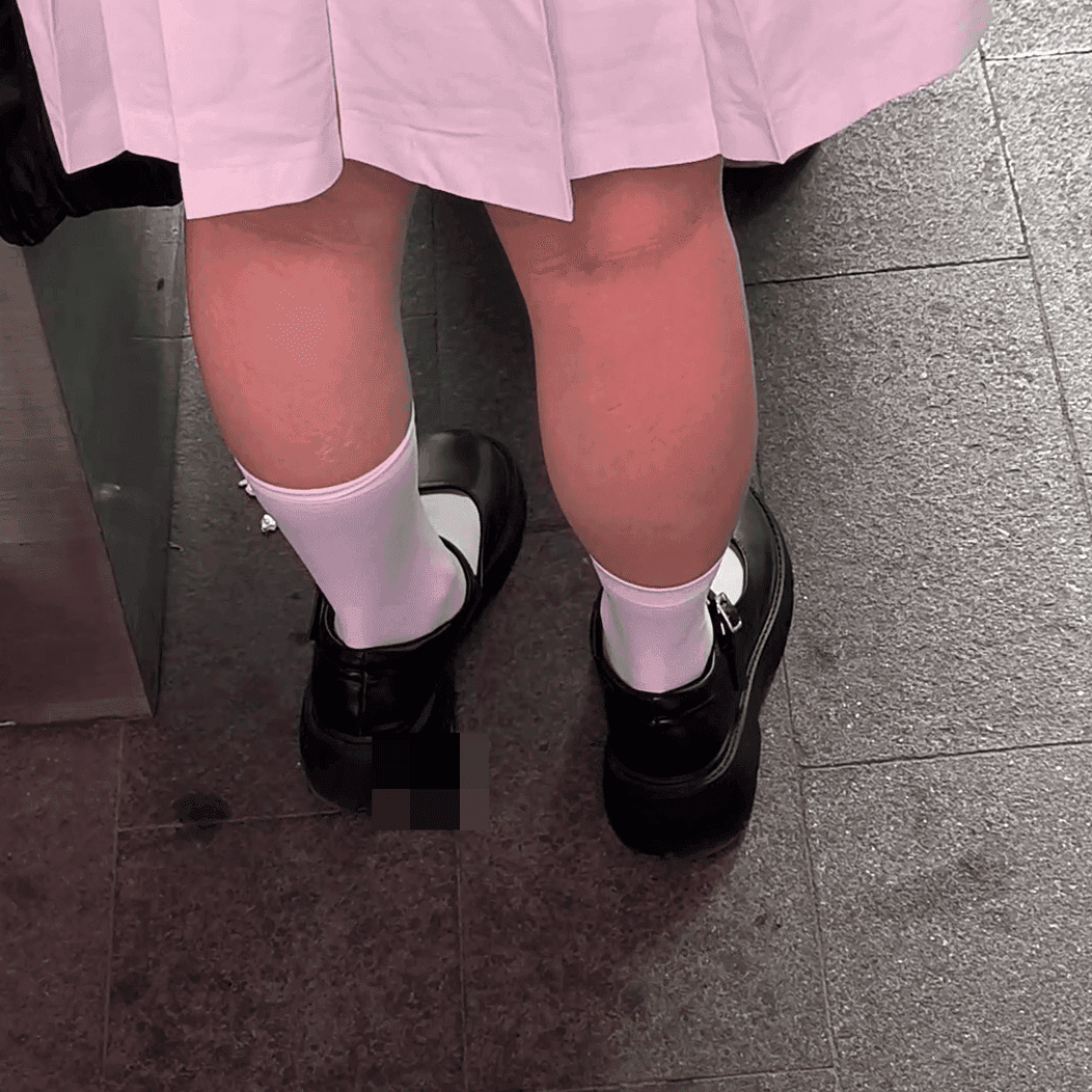 Anime convention woman white socks leather shoes candid crushing thumb 4